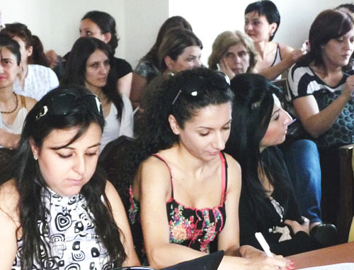 Обсуждение, посвященное проблемам участия женщин в прошедших 6 мая парламентских выборах, состоялось в Ереване. Армения, 19 июня 2012 г. Фото Армине Мартиросян для "Кавказского узла"