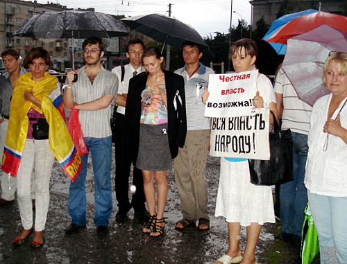Митинг участников автопробега «Белый поток». Волгоград, 17 августа 2012 года. Фото Татьяны Филимоновой для "Кавказского узла"