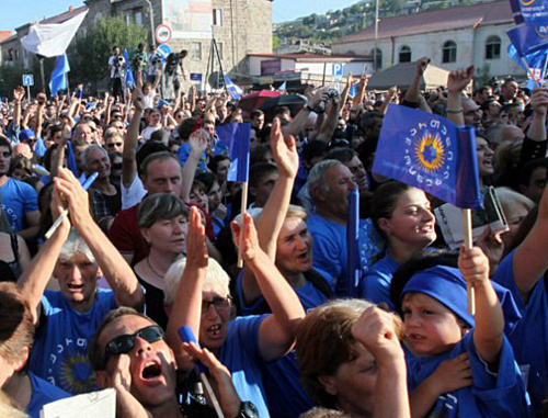 Акция "Грузинской мечты" в Ахалцихе 15 сентября 2012 г. Фото с официальной страницы Бидзины Иванишвили на Facebook, http://www.facebook.com/OfficialBIDZINAIVANISHVILI