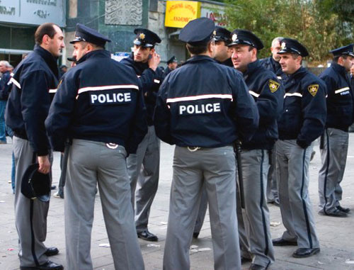Сотрудники полиции в Тбилиси. Фото http://pik.tv