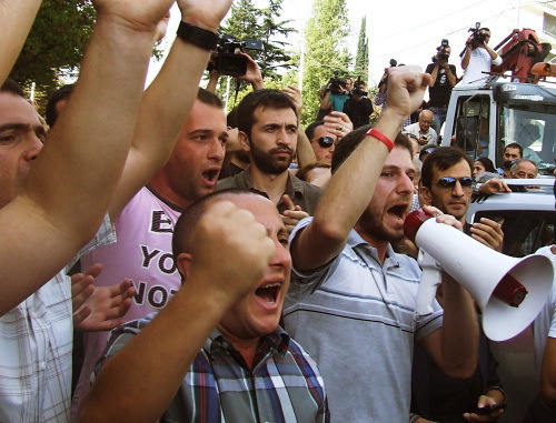 Акция протеста, организованная в связи с жестоким обращением с заключенными в Глданской тюрьме. Тбилиси, 19 сентября 2012 г. Фото Эдиты Бадасян для "Кавказского узла"