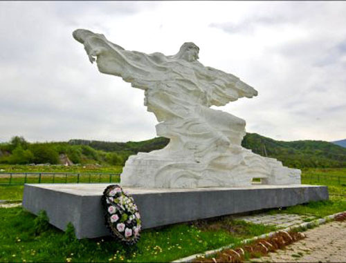 Памятник погибшим при сходе ледника Колка. Фото http://vladikavkaz-osetia.ru 

