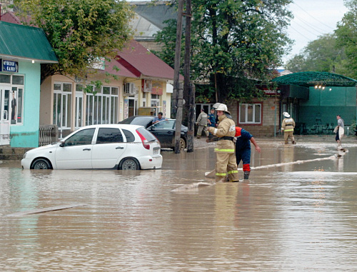 Последствия наводнения в Дербенте, 10 октября 2012 г. Фото пресс-службы ГУ МЧС по Республике Дагестан, http://www.05.mchs.gov.ru