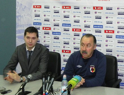 Валерий Газзаев (справа) на пресс-конференции во Владикавказе 15 ноября 2012 г. Фото Мурата Лацоева для "Кавказского узла"