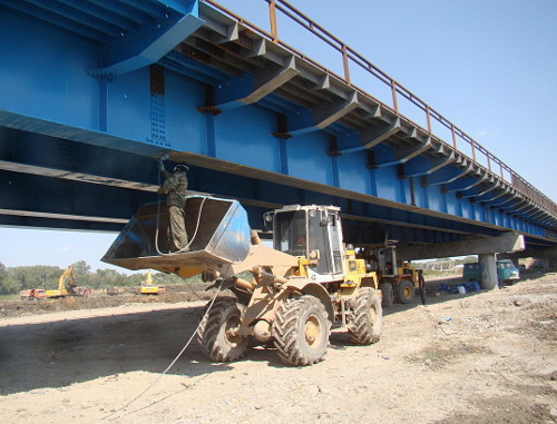 Строительство моста через Терек в Гудермесском районе Чечни. Фото: http://minavtodorchr.ru
