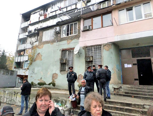 Сгоревший многоквартирный дом в Сочи. 8 декабря 2012 г. Фото Светланы Кравченко для "Кавказского узла"