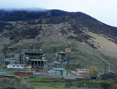 Обогатительная фабрика в Верхнем Фиагдоне. Северная Осетия, 2011 г. Фото: mmdocent, http://turbina.ru/authors/mmdocent/journals/1670