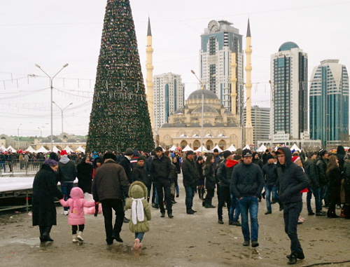 Елка в центре Грозного. 31 декабря 2012 г. Фото "Кавказского узла"