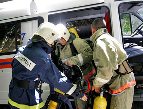 Сотрудники пожарной службы. Фото: Геннадий Аносов / Югополис