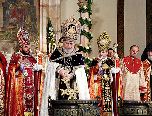 Рождественская служба в святом Эчмиадзине, Армения. 6 января 2010 г. Фото: http://www.armenianchurch.org