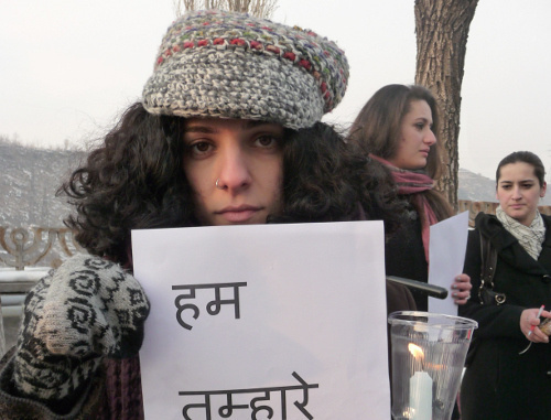 Участница акции в поддержку женщин Индии. Ереван, 14 января 2012 г. Фото Армине Мартиросян для "Кавказского узла"