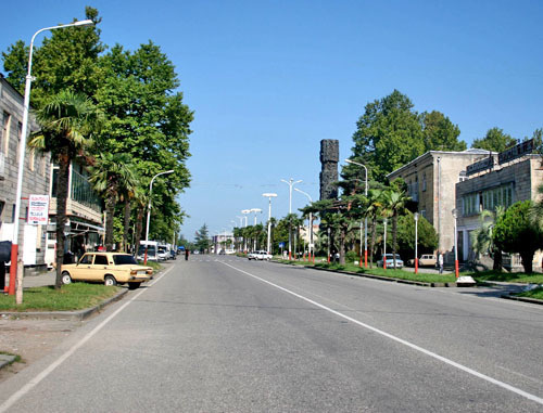Центральная улица в Абаше, Грузия. Фото Alsandro, http://commons.wikimedia.org