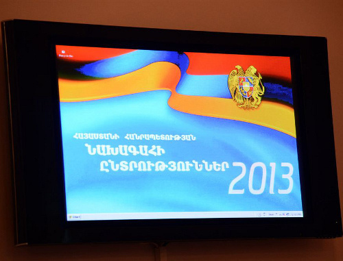 Логотип президентских выборов-2013 на мониторе в ЦИК Армении. Фото: Photolure