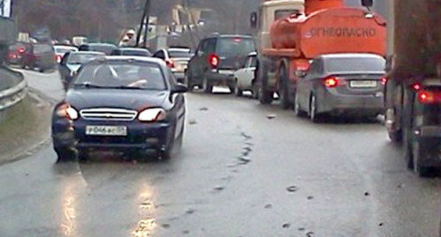 Пробка на трассе, ведущая от Сочи на Красную Поляну. Фото http://sochi-24.ru