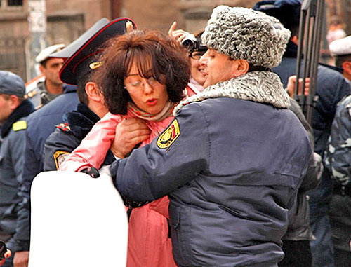 Акция протеста перед офисом БДИПЧ/ОБСЕ в Ереване. 22 февраля 2013 г. Фото: PanARMENIAN Photo/Tigran Mehrabyan