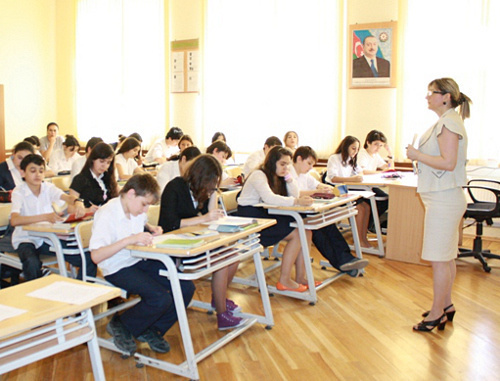 Урок литературы в средней школе. Баку. Фото: http://aze.rs.gov.ru