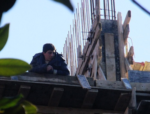 Сочи, строительный рабочий на объекте. Февраль 2013 г. Фото Светланы Кравченко для "Кавказского узла"