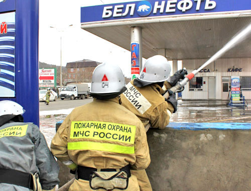 Пожар на автозаправке "Белнефть" в Махачкале. 26 марта 2013 г. Фото: ГУ МЧС России по Республике Дагестан, http://www.05.mchs.gov.ru/