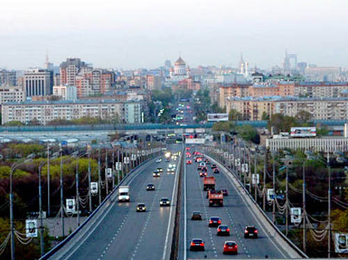 Вид на Комсомольский проспект в Москве. Фото Алексея Кулакова, http://ru.wikipedia.org