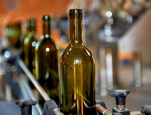 Производственная линия винного завода в Манави. Грузия. Фото: Александр Имедашвили, NEWSGEORGIA