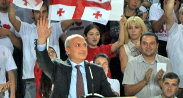 Вано Мерабишвили выступает перед сторонниками "Единого национального движения". Кутаиси, 8 сентября 2012. Фото Mzia Saganelidze (RFE/RL)