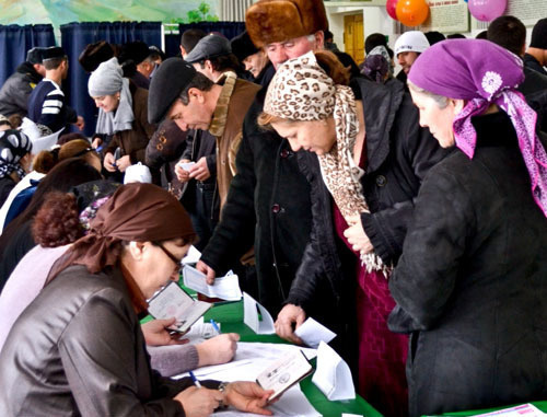 На избирательном участке в сельском поселении Верхние Ачалуки, Ингушетия, 2012 г. Фото: http://sagapesht.livejournal.com