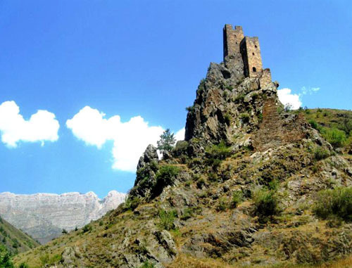 Замковый комплекс Вовнушки в Джейрахском районе Ингушетии. Фото: Vaynah, http://ru.m.wikipedia.org/