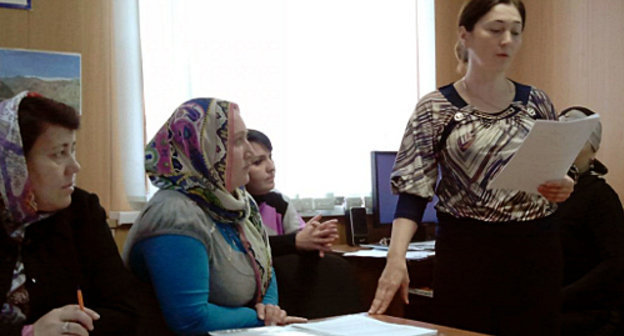 Школьные учителя на семинаре. Дагестан, Буйнакск. Фото: http://buynaksk11.dagschool.com