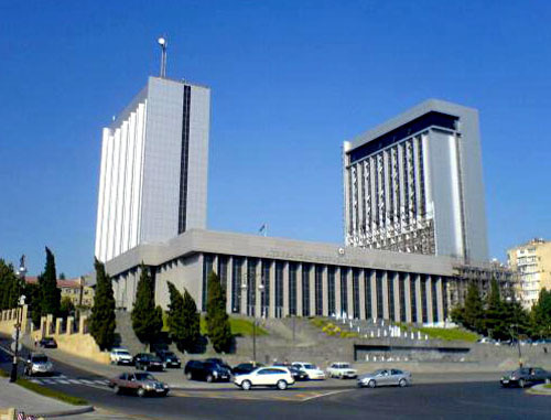 Парламент Азербайджана, Баку. Фото: Петр Королев, http://hvylya.org/