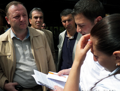 Акция протеста бывших сотрудников компании "Армавиа" у резиденции президента Армении. Ереван, 29 мая 2013 г. Фото: hetq.am