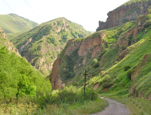 Участок дороги Мартакерт-Карвачар. Нагорный Карабах. Фото Алвард Григорян для "Кавказского узла"  