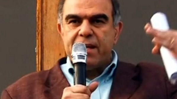 Координатор "Предпарламента" Гарегин Чугасзян выступает на площади Свободы в Ереване 31 мая 2013 г. Кадр из видеорепортажа  ГАЛА ТВ, http://www.galatv.am