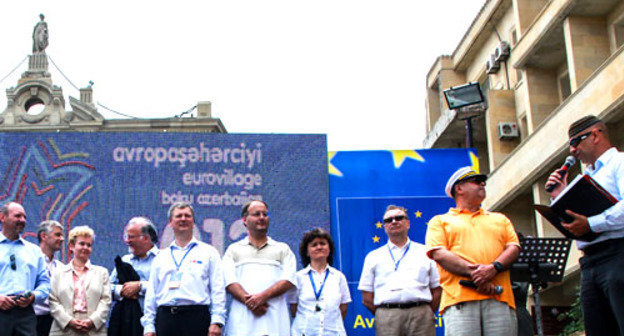 Участники двухдневного фестиваля "Европейский городок". Баку, 1 июня 2013 г. Фото Азиза Каримова для "Кавказского узла"