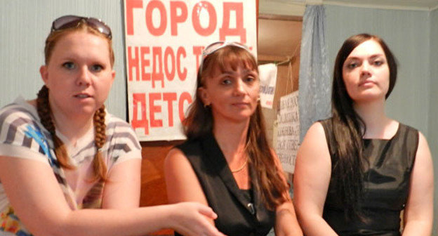 Участницы трехдневной голодовки за права детей. Волгоград, 31 мая 2013 г. Фото Татьяны Филимоновой для "Кавказского узла"