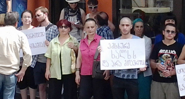 Акция в поддержку Цотнэ Мамулашвили и Джабы Ломидзе. Тбилиси, 5 июня 2013 г. Фото Беслана Кмузова для "Кавказского узла"
