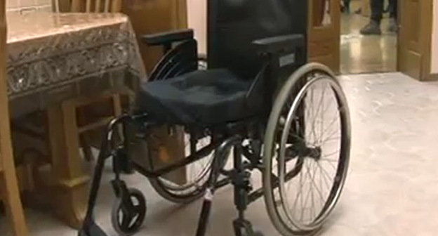 Инвалидная коляска Саида Амирова. Кадр из видеосъемки http://hackinferno.livejournal.com