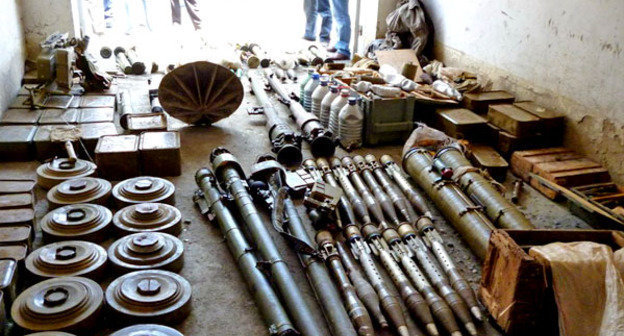 Оружие и боеприпасы, найденные в ходе оперативно-розыскных мероприятий. Абхазия, май 2012 г. Фото http://nac.gov.ru/