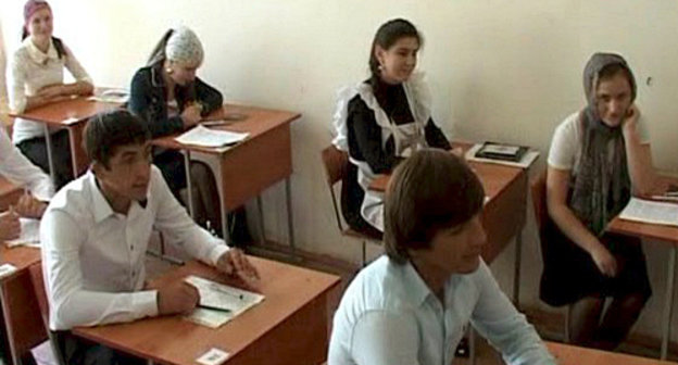 ЕГЭ в одной из школ Ботлихского района Дагестана. 27 мая 2013 г. Фото: http://www.riadagestan.ru