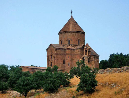 Армянская церковь Святого Креста на острове Ахтамар (Турция). Фото Mishukdero, http://commons.wikimedia.org/