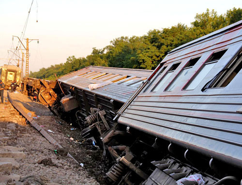 На месте аварии пассажирского поезда "Новосибирск-Адлер". Краснодарский край, 7 июля 2013 г. Фото: ГУ МЧС по Краснодарскому краю