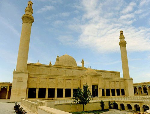 Джума-мечеть VIII века в Шемахе, Азербайджан.  Фото: Urek Meniashvili, http://ru.wikipedia.org/