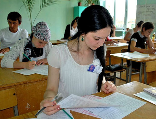 Дагестанские школьники во время ЕГЭ. Фото http://www.riadagestan.ru/