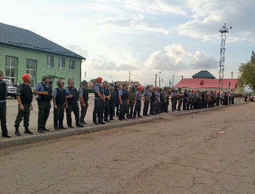 Полиция на площади вокзала в Пугачеве. Саратовская область, 10 июля 2013 г. Фото http://news.sarbc.ru/