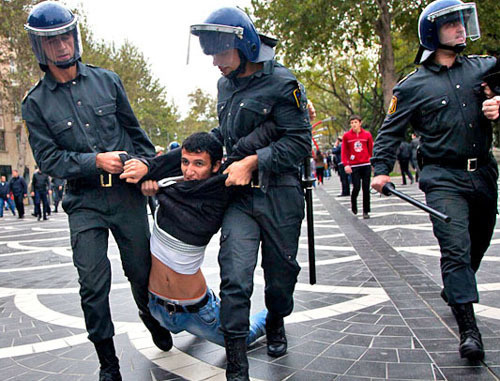 Полиция пресекла несогласованную акцию протеста сторонников оппозиции. Баку, 17 ноября 2012 г. Фото Азиза Каримова для "Кавказского узла"