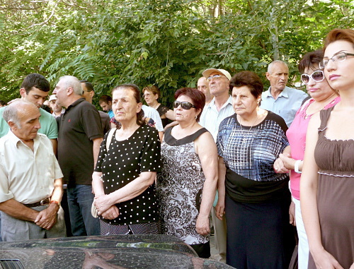 Участники акции в поддержку осужденных активистов "Армянского национального конгресса". Ереван, 2 августа 2013 г. Фото Армине Мартиросян для "Кавказского цзла"