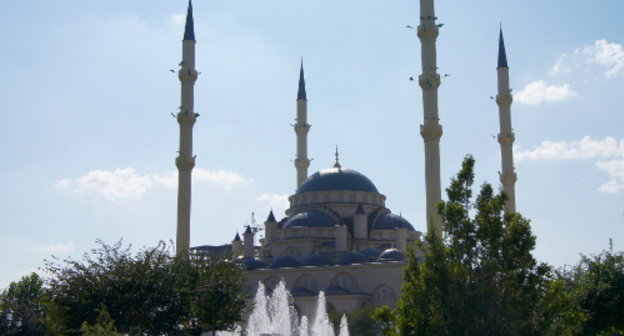 Грозный, мечеть "Сердце Чечни". 6 августа 2013 г. Фото Рашида Мамаева для "Кавказского узла"