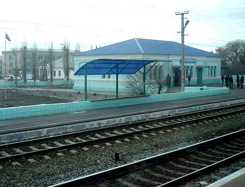 Здание железнодорожной станции и привокзальная площадь в Суровикино, Волгоградская область. Фото: Липунов Г.А., http://ru.wikipedia.org/