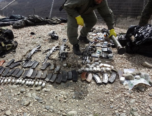 Оружие и боеприпасы, захваченные во время спецоперации в Чечне. 2013 г. Фото: nac.gov.ru