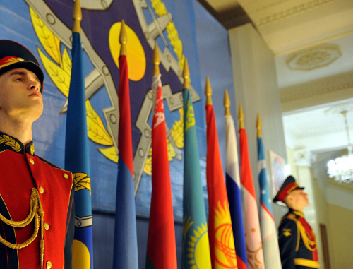Флаги стран-участниц ОДКБ. Москва, 2012 г. Фото: http://www.odkb-csto.org