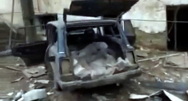Последствия взрыва в селе Хучни 23 сентября 2013 г. Кадр видеосъемки, опубликованной на сайте телеканала DERBENT.TV 